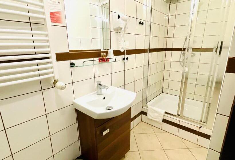 اتاق استاندارد, Seven 7