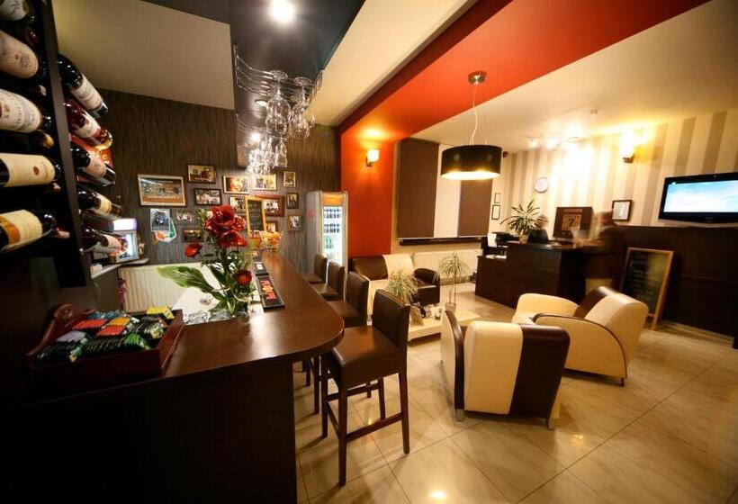 اتاق لوکس, Seven 7