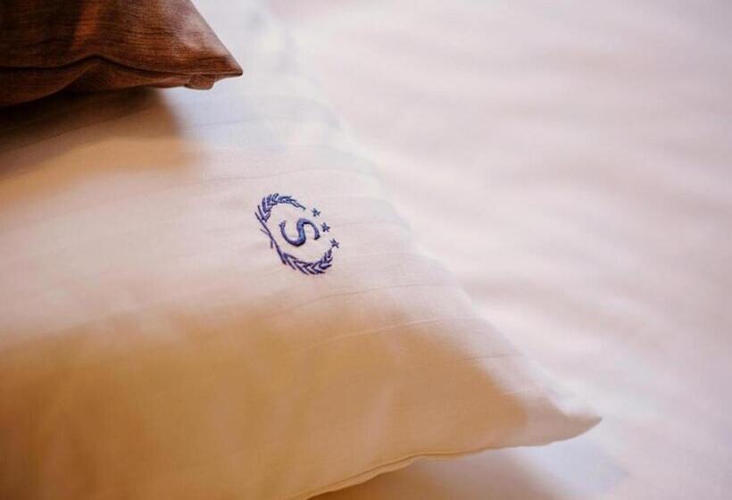 חדר סטנדרט לשלושה, Sevilla