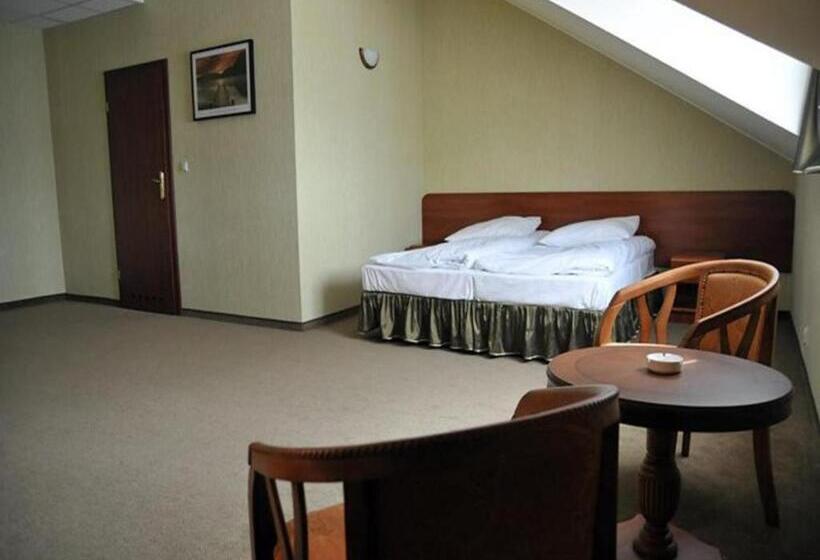 חדר סטנדרט לשלושה, Sevilla