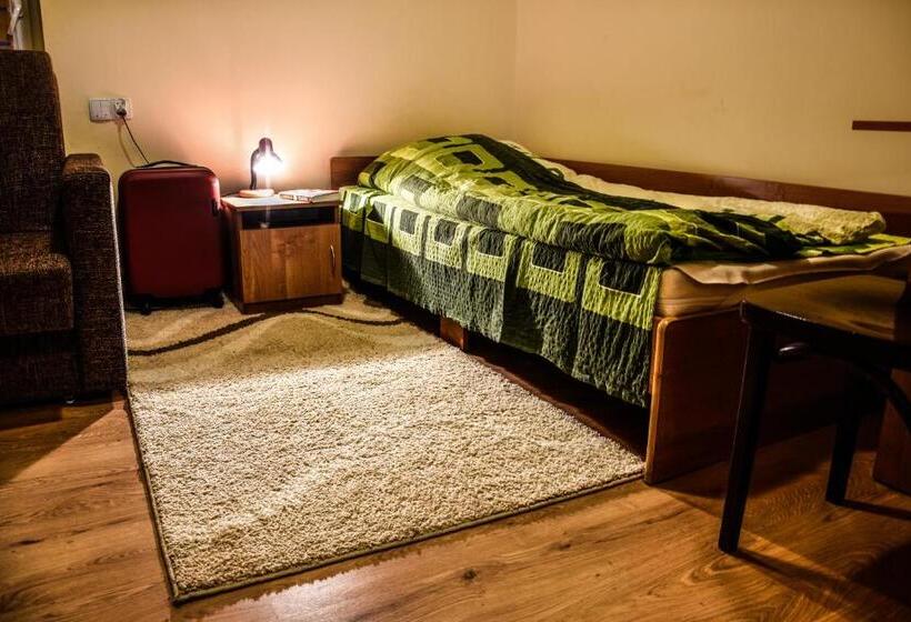 اتاق استاندارد یک نفره, Motel Na Skarpie