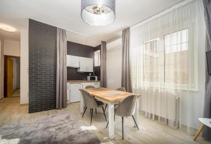 דירת חדר, Park Hotel Ambrózia