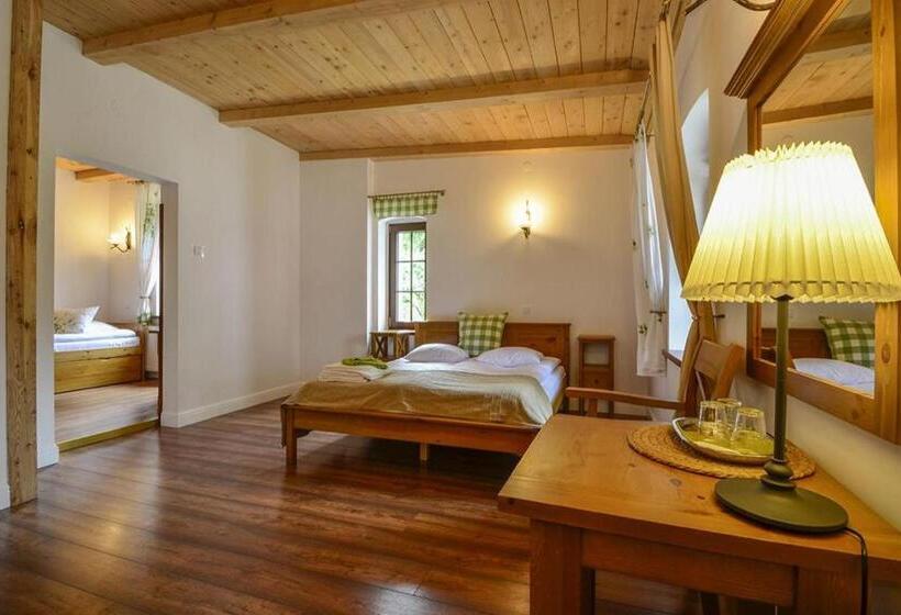 Семейное Студио, Pensjonat Akacja