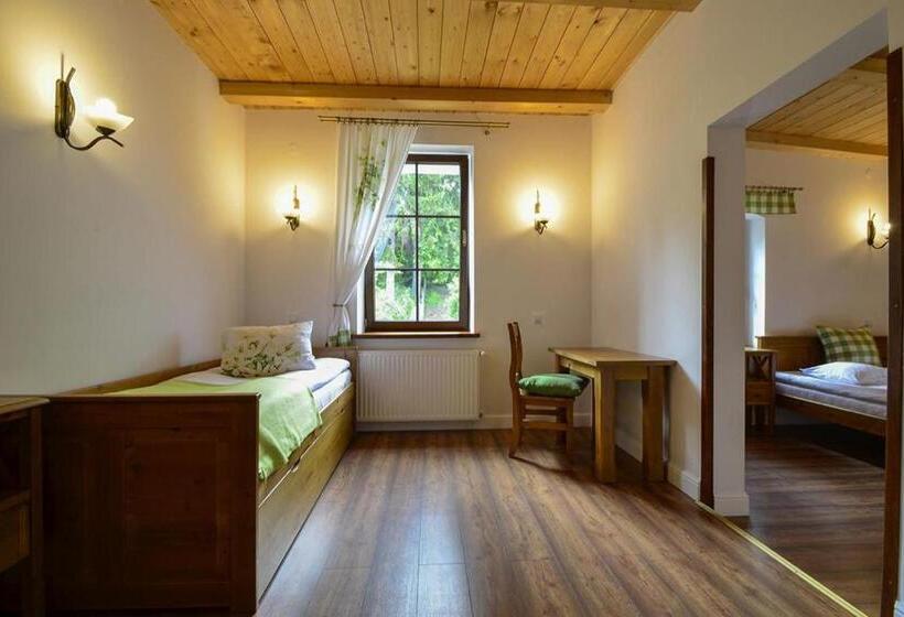 Семейное Студио, Pensjonat Akacja