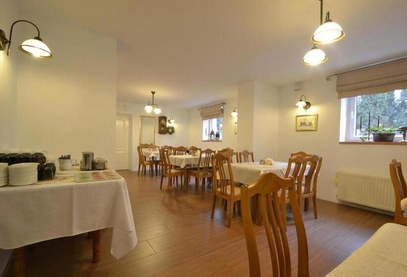 Семейный Номер, Pensjonat Akacja