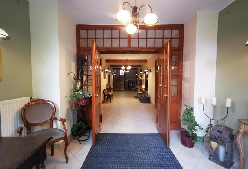 Семейное Студио, Pensjonat Akacja