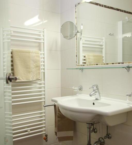 스탠다드 룸, Tinschert Hotel Restaurant Partyservice