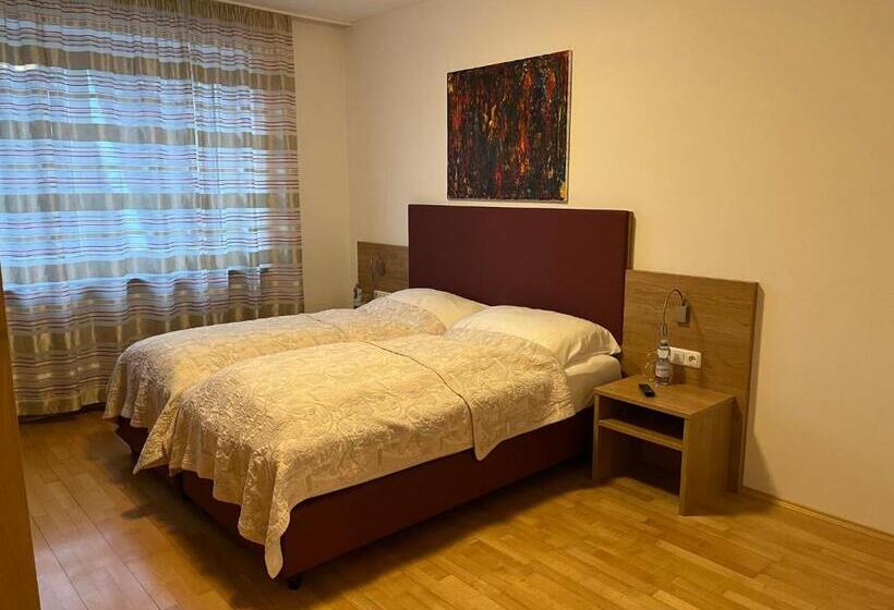 Апартаменты 2 Спальни, Tinschert Hotel Restaurant Partyservice