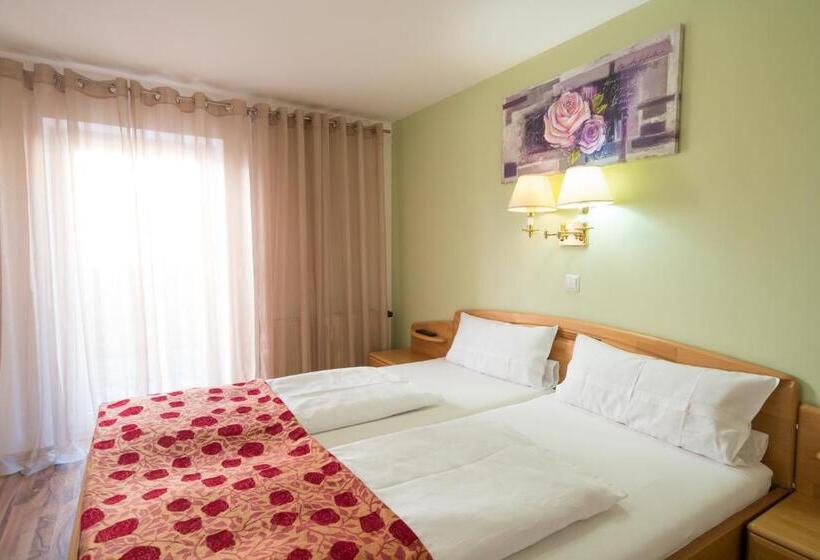 جناح جونيور, Wellnesshotel & Restaurant Hexenschopf