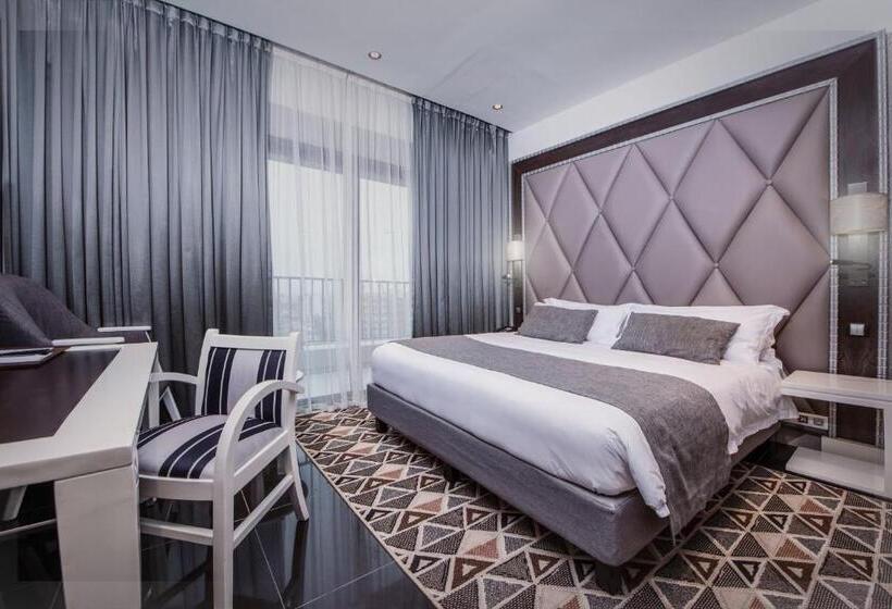 اتاق استاندارد با بالکن, Krystal Palace Douala