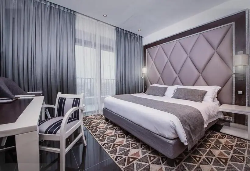 اتاق استاندارد با بالکن, Krystal Palace Douala
