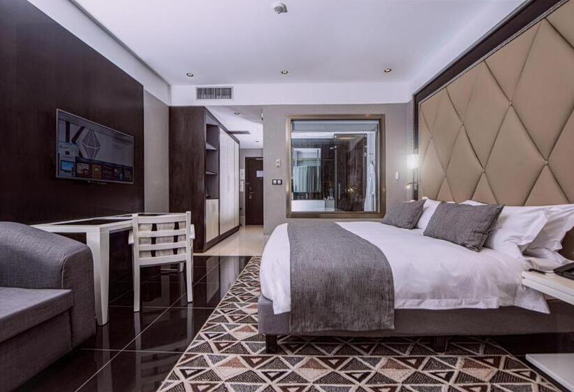 اتاق لوکس با تخت بزرگ, Krystal Palace Douala