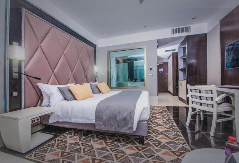 اتاق لوکس با تخت بزرگ, Krystal Palace Douala