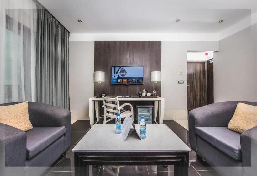 اتاق سوپریور با تخت بزرگ, Krystal Palace Douala