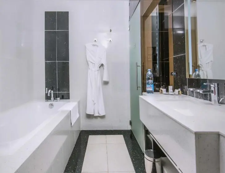 اتاق استاندارد با تخت بزرگ, Krystal Palace Douala