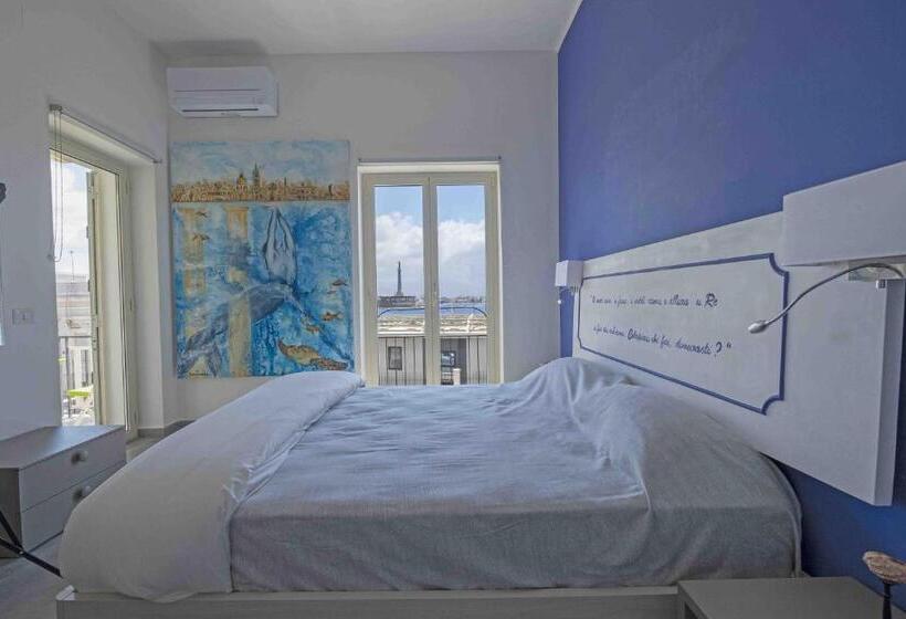غرفة قياسية مطلّة علي البحر مزوَّدة بشُرفة, Miti Dello Stretto B&b