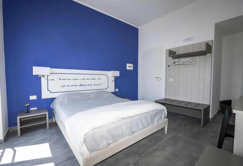 غرفة قياسية مطلّة علي البحر مزوَّدة بشُرفة, Miti Dello Stretto B&b