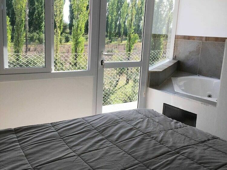 کلبه دلوکس, Finca La Escondida San Rafael