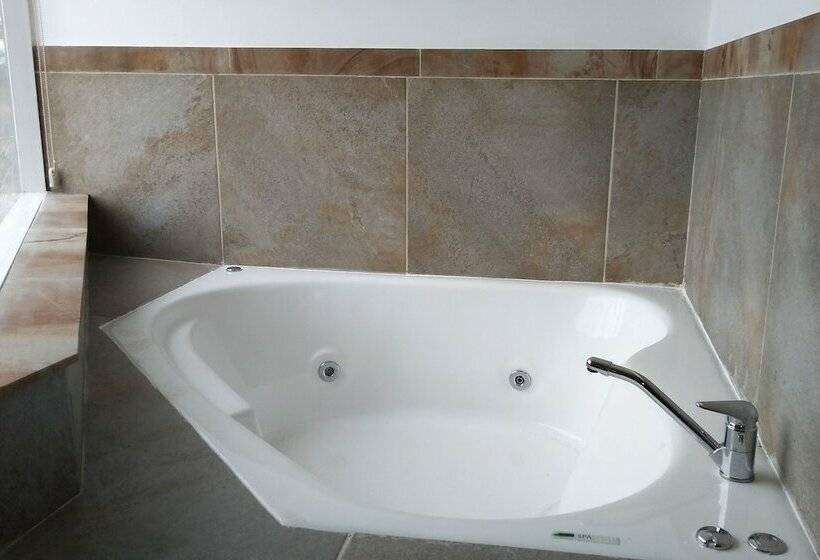 کلبه دلوکس, Finca La Escondida San Rafael