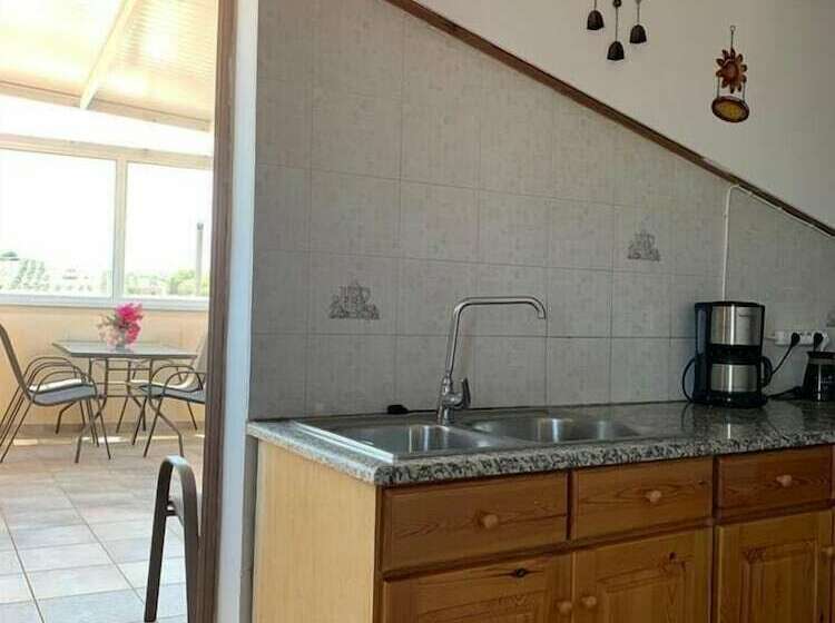 标准三人间, Pension Nikos