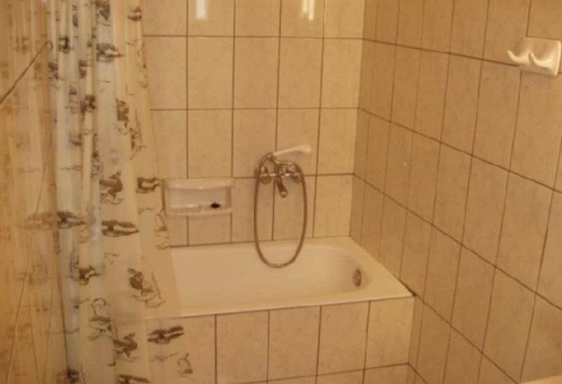 家庭间, Pension Nikos