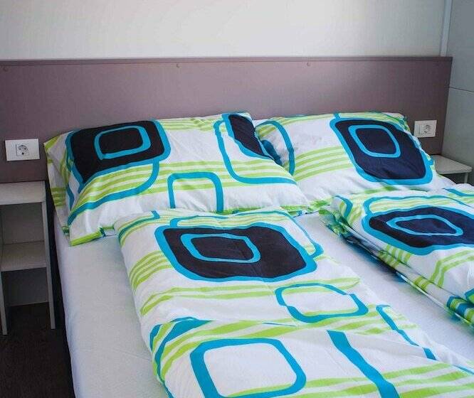 1ベッドルームハウス, Pelso Camping