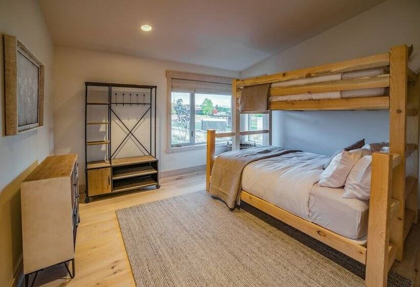 منزل غرفتين نوم, Wilderness Club