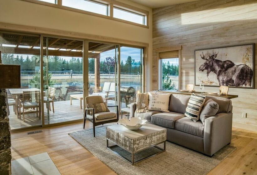 منزل غرفتين نوم, Wilderness Club