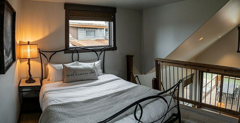 منزل 3 غرف نوم, Wilderness Club