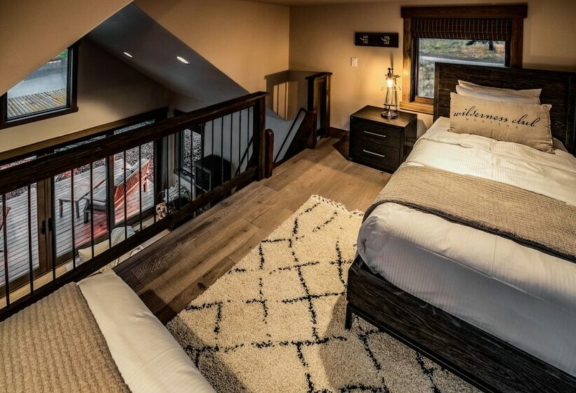 منزل غرفتين نوم, Wilderness Club