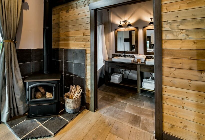 منزل غرفة نوم واحدة, Wilderness Club