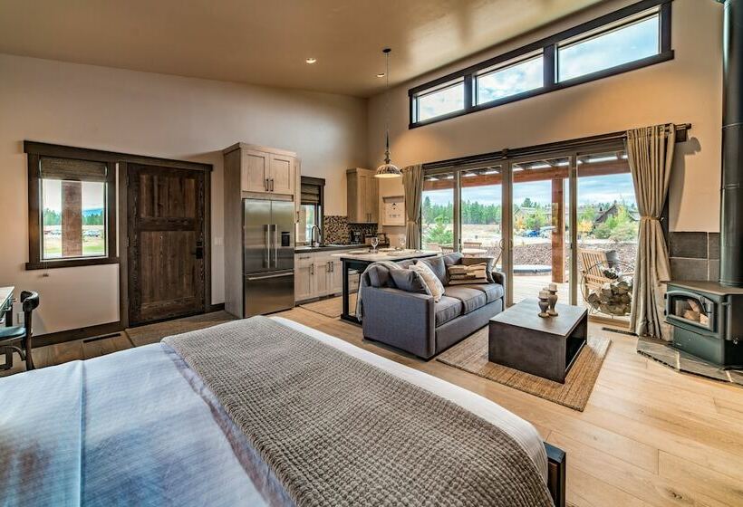 منزل غرفة نوم واحدة, Wilderness Club