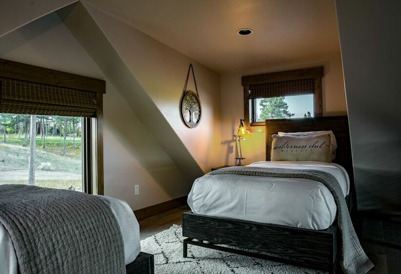 منزل غرفة نوم واحدة, Wilderness Club