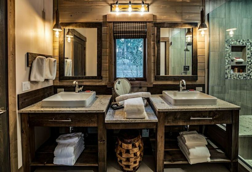 منزل غرفة نوم واحدة, Wilderness Club