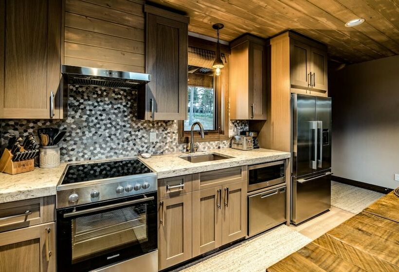 منزل غرفة نوم واحدة, Wilderness Club