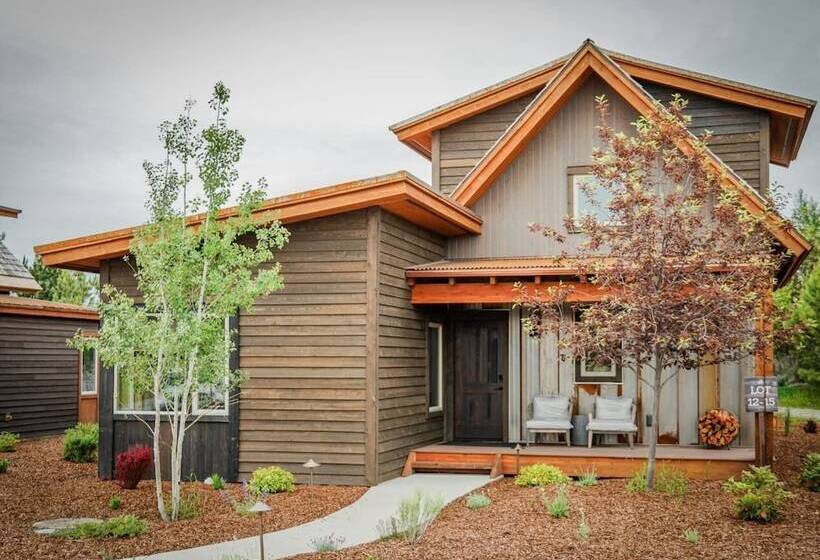 منزل غرفتين نوم, Wilderness Club