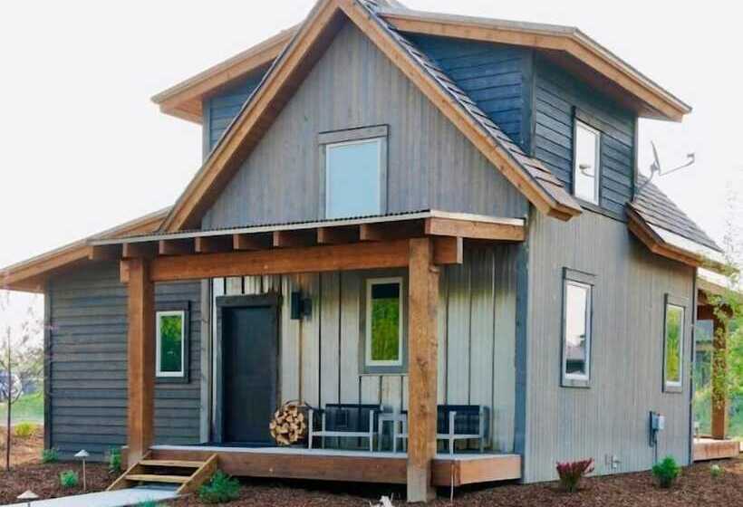 منزل غرفة نوم واحدة, Wilderness Club