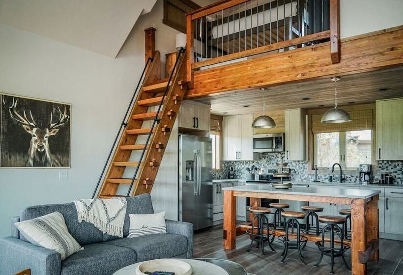 منزل غرفة نوم واحدة, Wilderness Club