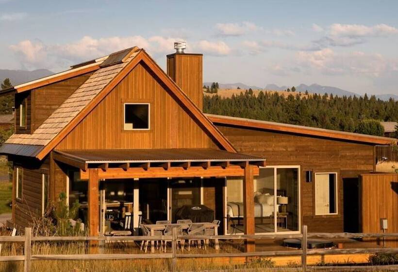 منزل غرفة نوم واحدة, Wilderness Club