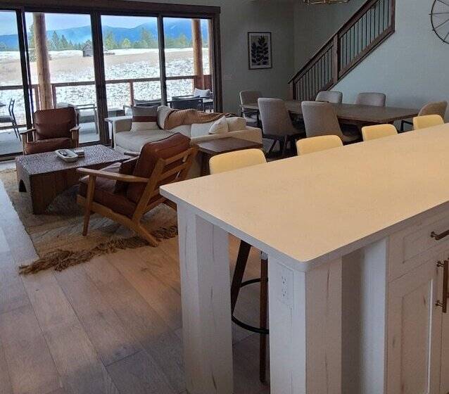 منزل غرفة نوم واحدة, Wilderness Club