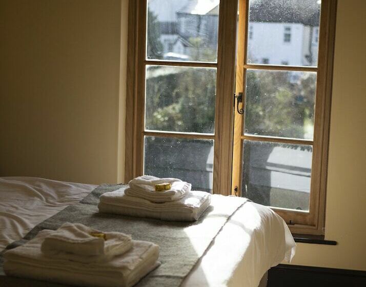 חדר דלוקס, The Leaping Salmon