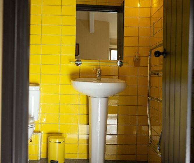 סוויטת סופריור, The Leaping Salmon