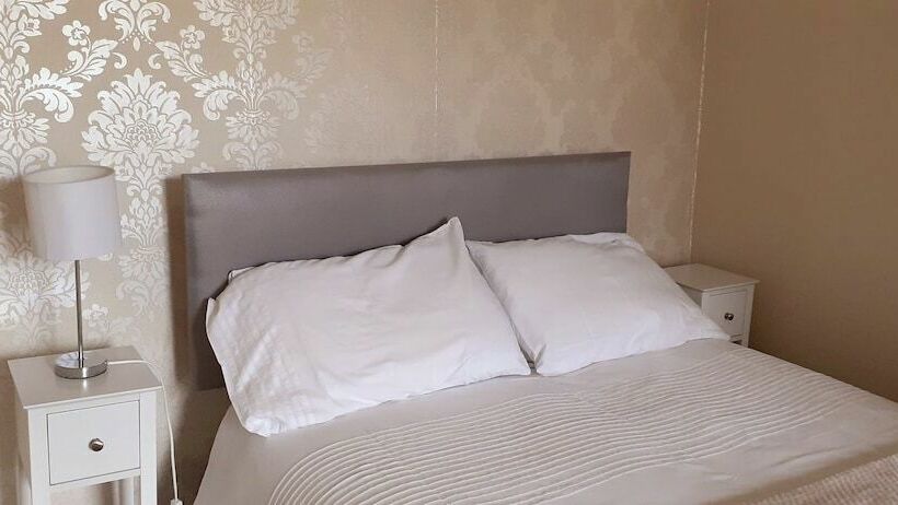 舒适型房间, Queens Rooms