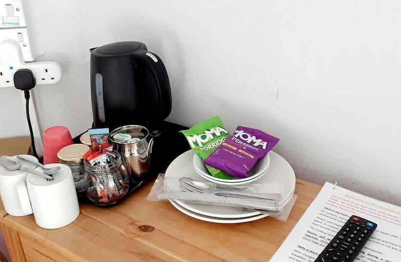 舒适型房间, Queens Rooms