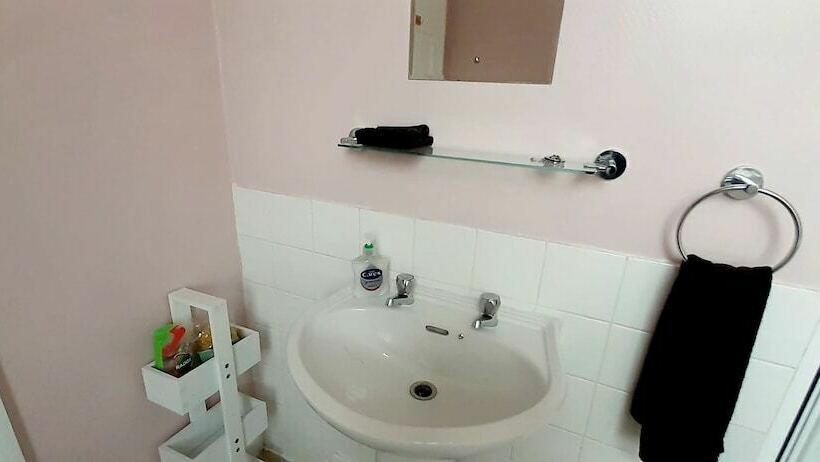 舒适型房间, Queens Rooms