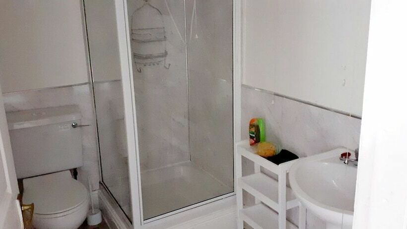 舒适型房间, Queens Rooms