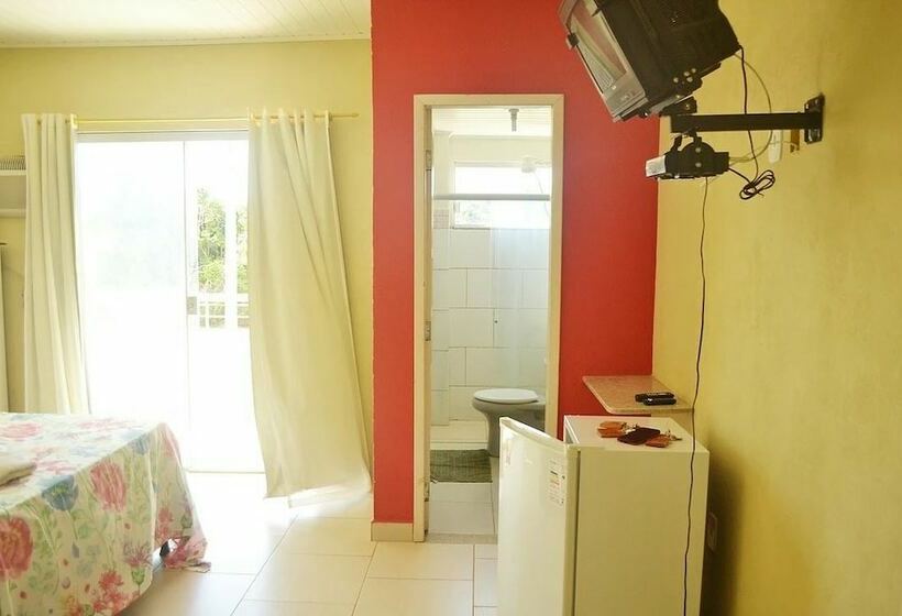 غرفة قياسية مطلّة علي حمام السباحة, Pousada Recanto Dos Passaros