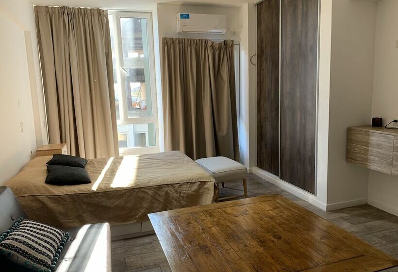 شقة إدارية غرفة واحدة, Lujan Homes