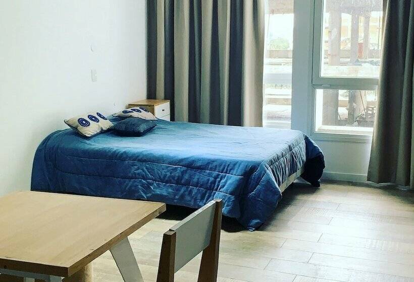 شقة إدارية غرفة واحدة, Lujan Homes