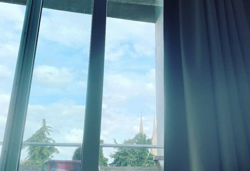 شقة إدارية غرفة واحدة, Lujan Homes